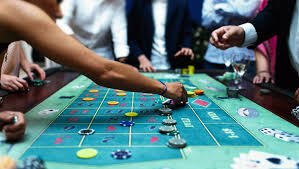 Antarmuka aplikasi olxtoto 99 menampilkan menu sportsbook, kasino langsung, dan slot games